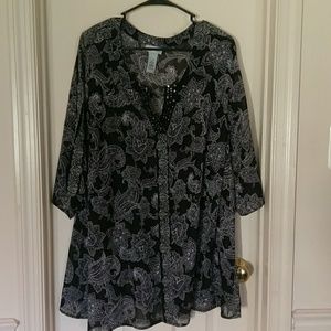 Patterned black and white tunic